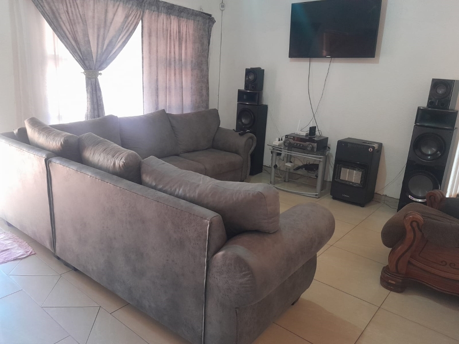 3 Bedroom Property for Sale in Geelhoutpark North West